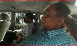 स्वास्थ्य मंत्री के ठिकानों पर फिर ED का छापा- खंगाले जा रहे दस्तावेज स्वास्थ्य मंत्री के ठिकानों पर फिर ED का छापा- खंगाले जा रहे दस्तावेज