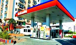 गिरी गाज-दंगाईयो को पैट्रोल देने वाले पैट्रोल पंप का लाइसेंस निरस्त