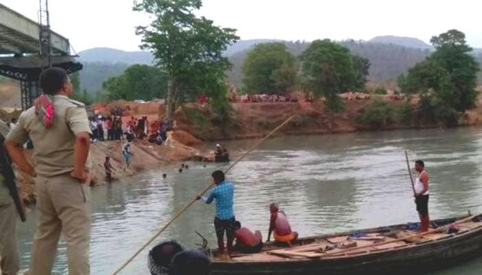 15 श्रमिकों से भरी नाव सोन नदी में डूबी- एक लापता