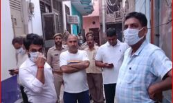 पुलिस के साथ SDM का छापा- 2 मकानों में चलता मिला बूचड़खाना