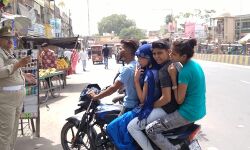 बाइक को बनाकर चले कार तो पुलिस ने काट दिया ऑनलाइन चालान बाइक को बनाकर चले कार तो पुलिस ने काट दिया ऑनलाइन चालान