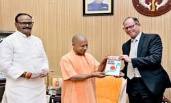 योगी से मिले बिल एंड मिलिण्डा गेट्स फाउण्डेशन के प्रतिनिधि