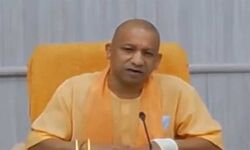 कानून व्यवस्था से खिलवाड़ करने वालों पर हो सख्ती: योगी