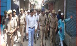 देवबंद में नारेबाजी कर रहे युवकों पर लाठीचार्ज कर आधा दर्जन हिरासत में लिए देवबंद में नारेबाजी कर रहे युवकों पर लाठीचार्ज कर आधा दर्जन हिरासत में लिए