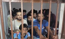 बिना अनुमति प्रदर्शन करना पड़ा महंगा - थानों की हवालात हुई हाउसफुल