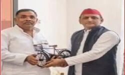 टूटा गठबंधन तो अखिलेश ने वापस ले ली गिफ्ट में दी गई कार टूटा गठबंधन तो अखिलेश ने वापस ले ली गिफ्ट में दी गई कार