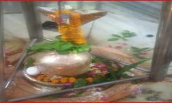 प्रयागराज में फिर माहौल बिगाड़ने की कोशिश में मंदिर में रखा अंडा