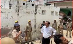 गैंगस्टर की 80 लाख की संपत्ति जब्त, प्रशासन ने लगाया सरकारी बोर्ड