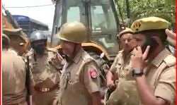 हिंसा के बाद एक्शन-मास्टरमाइंड के घर बुलडोजर चलना शुरू हिंसा के बाद एक्शन-मास्टरमाइंड के घर बुलडोजर चलना शुरू