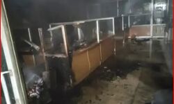 स्टेट बैंक में आग से फर्नीचर, कंप्यूटर व अन्य सामान हुआ राख