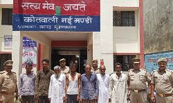 पुलिस का प्रहार- गौकशी कर रहे 7 आरोपी गिरफ्तार पुलिस का प्रहार- गौकशी कर रहे 7 आरोपी गिरफ्तार