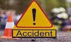 ट्रक और वैन की हुई जोरदार भिडंत में दरोगा की मौत- कई घायल ट्रक और वैन की हुई जोरदार भिडंत में दरोगा की मौत- कई घायल