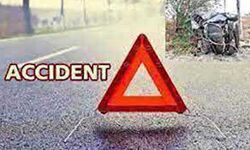 खाना खाने जा रहे लोगों की डिवाइडर से टकराई कार- 3 की मौत खाना खाने जा रहे लोगों की डिवाइडर से टकराई कार- 3 की मौत