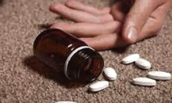 जहर से बेहोश हुई प्रेमिका को उसके घर छोड़ आया लवर- हत्या की आशंका