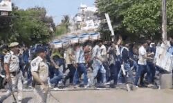 यूपी में भी रास नहीं आई अग्निपथ योजना, कई जगह प्रदर्शन व लाठीचार्ज यूपी में भी रास नहीं आई अग्निपथ योजना, कई जगह प्रदर्शन व लाठीचार्ज