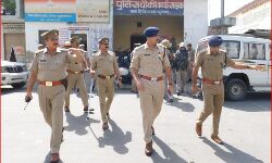 मुजफ्फरनगर में भी सतर्कता, पुलिस गस्त कर उड़ा रही ड्रोन मुजफ्फरनगर में भी सतर्कता, पुलिस गस्त कर उड़ा रही ड्रोन