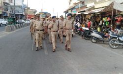 SP देहात ने पुलिस बल के साथ पैदल गश्त कर दिए निर्देश SP देहात ने पुलिस बल के साथ पैदल गश्त कर दिए निर्देश