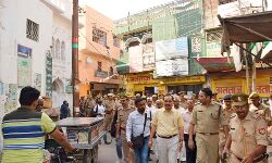 अलर्ट मोड़ में अमरोहा पुलिस, चप्पे-चप्पे पर कप्तान की कड़ी नजर अलर्ट मोड़ में अमरोहा पुलिस, चप्पे-चप्पे पर कप्तान की कड़ी नजर