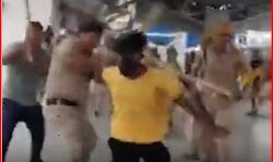 अग्निपथ के विरोध में फूंकी ट्रेन, उपद्रवियों पर बरसे पुलिस के डंडे