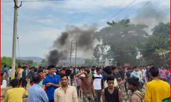 अग्निपथ विरोध,BJP अध्यक्ष के घर हमला, MLA की गाड़ी तोडी, फूंके दफ्तर अग्निपथ विरोध,BJP अध्यक्ष के घर हमला, MLA की गाड़ी तोडी, फूंके दफ्तर