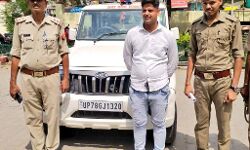 अवैध वसूली कर रहे फ़र्ज़ी SDM को पुलिस ने गाडी सहित किया गिरफ्तार अवैध वसूली कर रहे फ़र्ज़ी SDM को पुलिस ने गाडी सहित किया गिरफ्तार