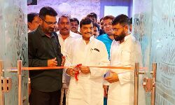 गोल्ड पैराडाइज बैंक्वेट हॉल का शिवपाल यादव ने किया उद्घाटन गोल्ड पैराडाइज बैंक्वेट हॉल का शिवपाल यादव ने किया उद्घाटन