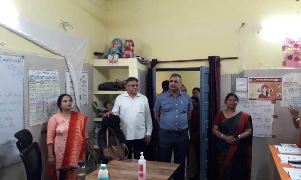 चिकित्सा स्वास्थ्य सचिव ने भ्रमण कर परखी जनपद की स्वास्थ्य व्यवस्था