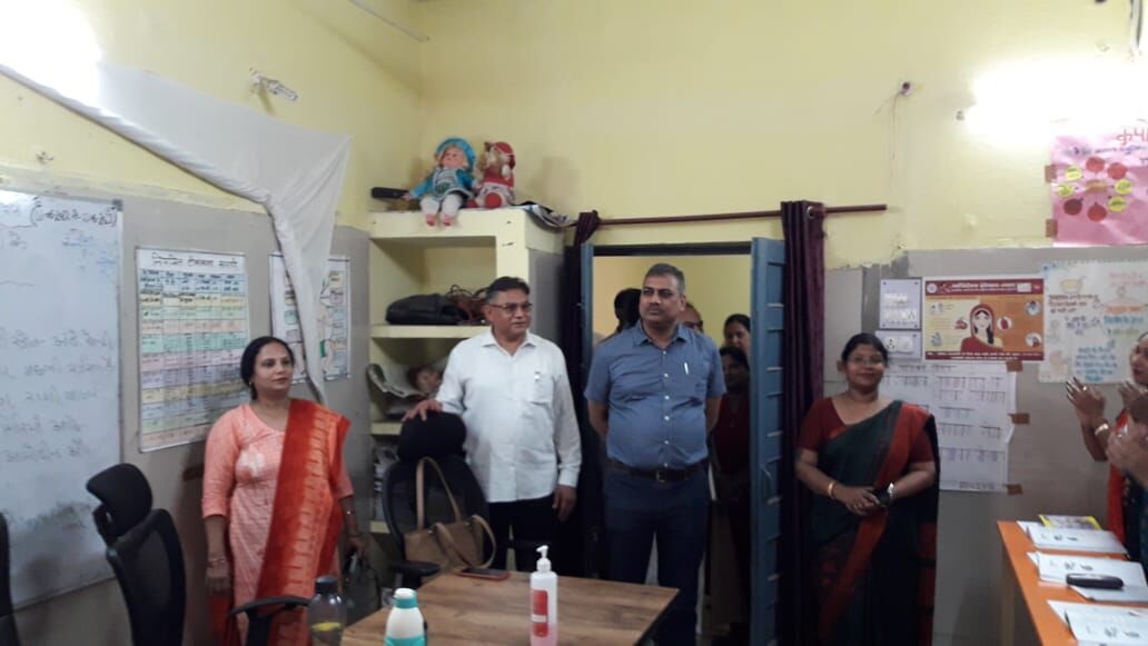चिकित्सा स्वास्थ्य सचिव ने भ्रमण कर परखी जनपद की स्वास्थ्य व्यवस्था