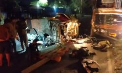 मैजिक और टैंकर की भिडंत से हुआ बड़ा हादसा- 6 लोगों ने मौके पर दम तोडा