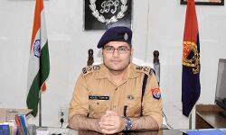 हत्याकांड का खुलासा कर दबोचा आरोपी- बाइक सहित पकड़ा अवैध असलहा