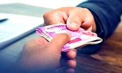 रिश्वत लेने वाला लेखपाल चढ़ा पुलिस के हत्थे रिश्वत लेने वाला लेखपाल चढ़ा पुलिस के हत्थे