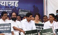 प्रियंका पहुंची जंतर मंतर, अग्निपथ योजना के विरोध में प्रदर्शन शुरू