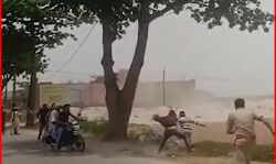 अग्निपथ पर आग- फूंकी कार, पेट्रोल पंप पर पहुंची भीड, रेलवे ट्रैक जाम