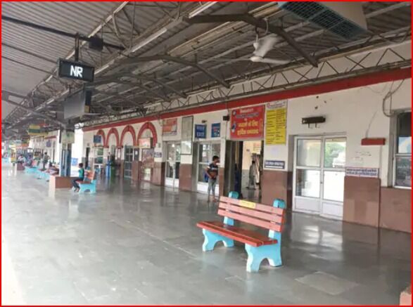 अग्निपथ विरोध को लेकर 8 ट्रेने रदद- हापुड़ स्टेशन पर पसरा सन्नाटा