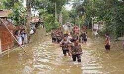 बाढ़ का कहर जारी, मरने वालों की संख्या बढ़कर 71 हुई