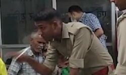 बेकाबू हुए बस के पलटने से दर्जनों लोग घायल- कराया हॉस्पिटल में भर्ती बेकाबू हुए बस के पलटने से दर्जनों लोग घायल- कराया हॉस्पिटल में भर्ती