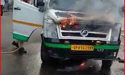 चलती एंबुलेंस में लगी आग, सिपाही ने तीन लोगों की ऐसे बचाई जान