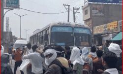 अग्निपथ योजना के विरोध में युवाओं का प्रदर्शन, जाम में फंसे वाहन अग्निपथ योजना के विरोध में युवाओं का प्रदर्शन, जाम में फंसे वाहन