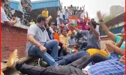 अग्निपथ के खिलाफ रोका रेल पथ, राजधानी दिल्ली में 40 मिनट रोकी ट्रेन