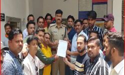 विरोध प्रदर्शन की कवरेज करने गए पत्रकार पर मुकदमा, एसपी को दिया ज्ञापन विरोध प्रदर्शन की कवरेज करने गए पत्रकार पर मुकदमा, एसपी को दिया ज्ञापन