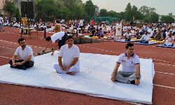 कैबिनेट मंत्री के साथ IG एवं SSP ने भी किया योग