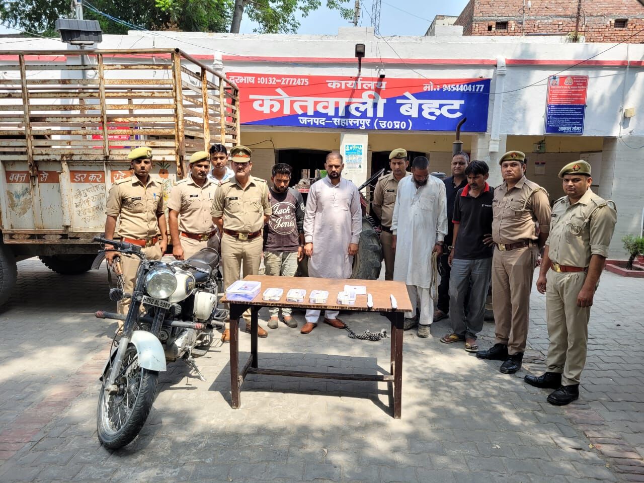 पुलिस को मिली सफलता- चार आरोपियों को अरेस्ट कर बरामद किया माल