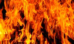 चूड़ी फैक्ट्री में आग- एक परिवार के चार झुलसे चूड़ी फैक्ट्री में आग- एक परिवार के चार झुलसे