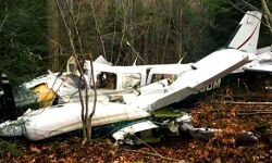 विमान दुर्घटनाग्रस्त- छह लोगों की मौत विमान दुर्घटनाग्रस्त- छह लोगों की मौत