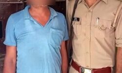 गैंगस्टर को शरण देने वाला दो मोबाइल समेत अरेस्ट- देता था पुलिस की जानकारी गैंगस्टर को शरण देने वाला दो मोबाइल समेत अरेस्ट- देता था पुलिस की जानकारी