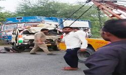 सड़क दुर्घटना- मिनीट्रक पलटने से हुई दस लोगों की मौत- अन्य भर्ती सड़क दुर्घटना- मिनीट्रक पलटने से हुई दस लोगों की मौत- अन्य भर्ती