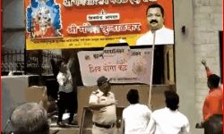 सत्ता संग्राम हुआ हिंसक, MLA दफ्तर में तोड़फोड़, शिंदे पोस्टर पर कालिख सत्ता संग्राम हुआ हिंसक, MLA दफ्तर में तोड़फोड़, शिंदे पोस्टर पर कालिख