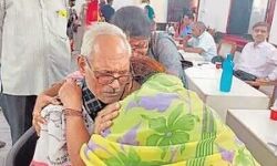 75 साल की उम्र में हुआ मिलाप, गले लगकर फूट-फूटकर रोये पति-पत्नि