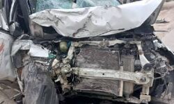 ट्रक ने मारी कार में टक्कर- दो ने मौके पर ही तोड़ा दम, अन्य भर्ती ट्रक ने मारी कार में टक्कर- दो ने मौके पर ही तोड़ा दम, अन्य भर्ती