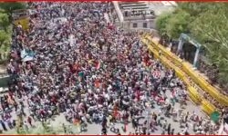 हजारों की भीड़ नूपुर शर्मा के समर्थन में उमड़ी, पढी हनुमान चालीसा हजारों की भीड़ नूपुर शर्मा के समर्थन में उमड़ी, पढी हनुमान चालीसा